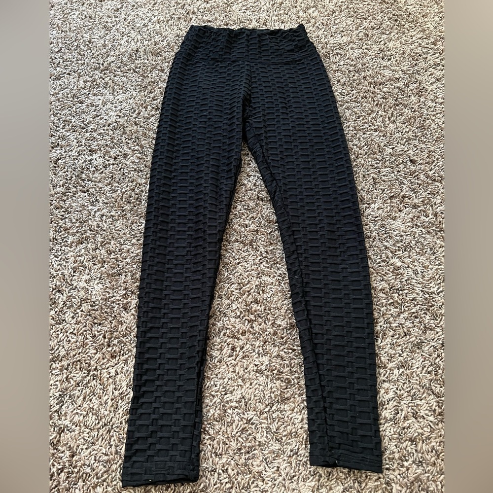 Black yoga booty lift leggings
